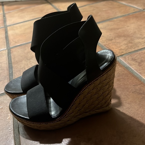 Stuart Weitzman platform sandals. Black. Size 8. Great condition. - Picture 2 of 4